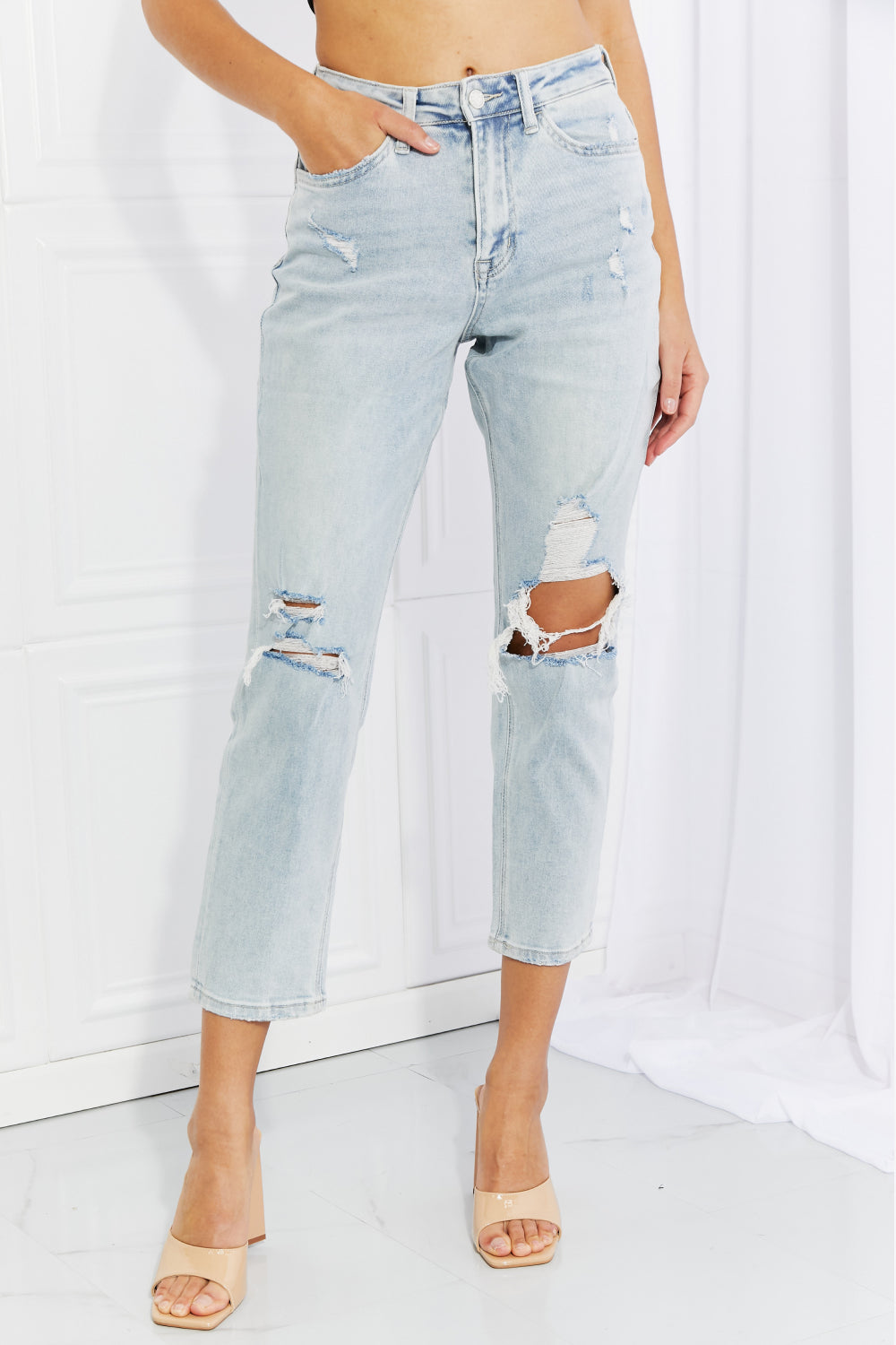 Stand Out Full Distressed Cropped Jeans