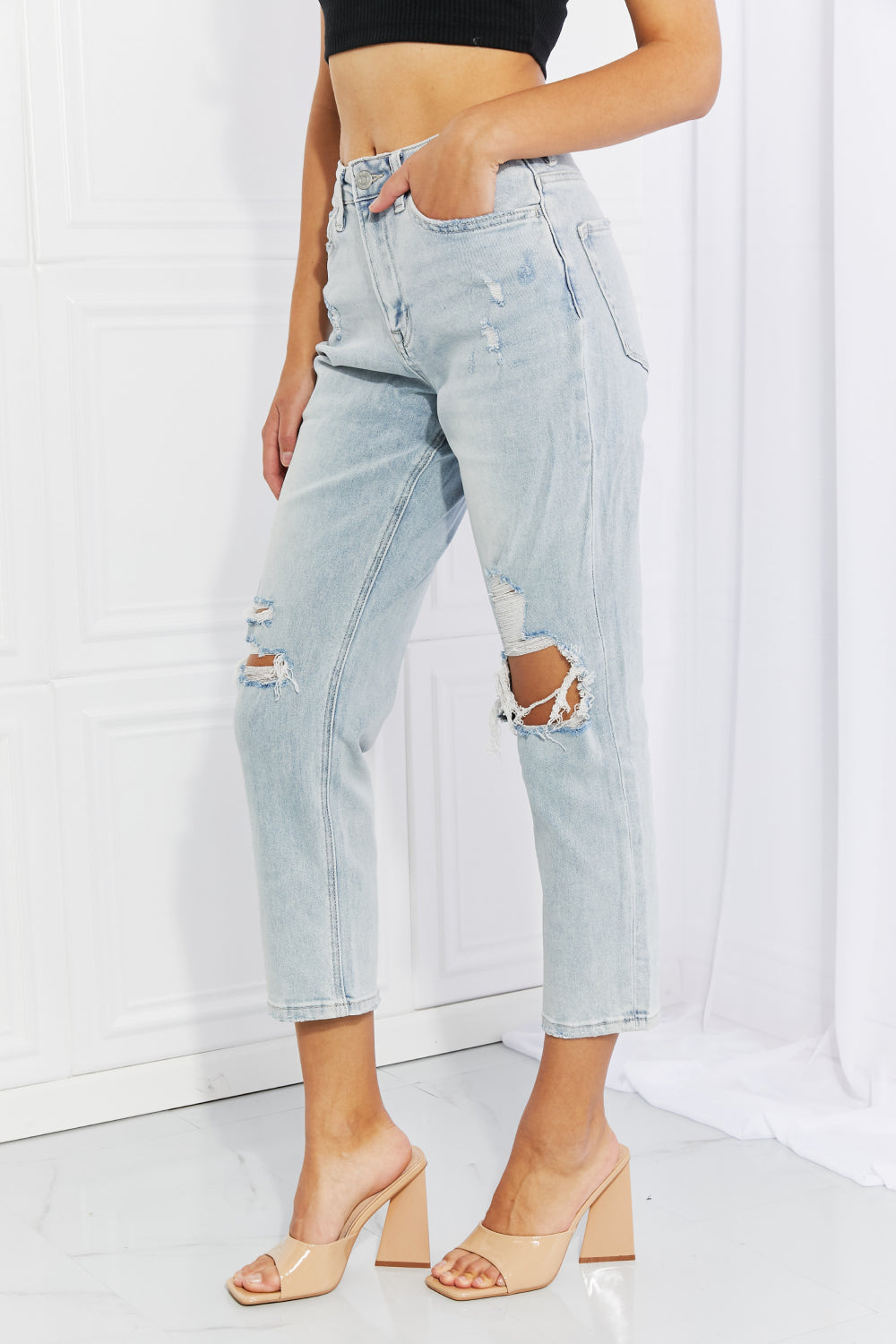 Stand Out Full Distressed Cropped Jeans