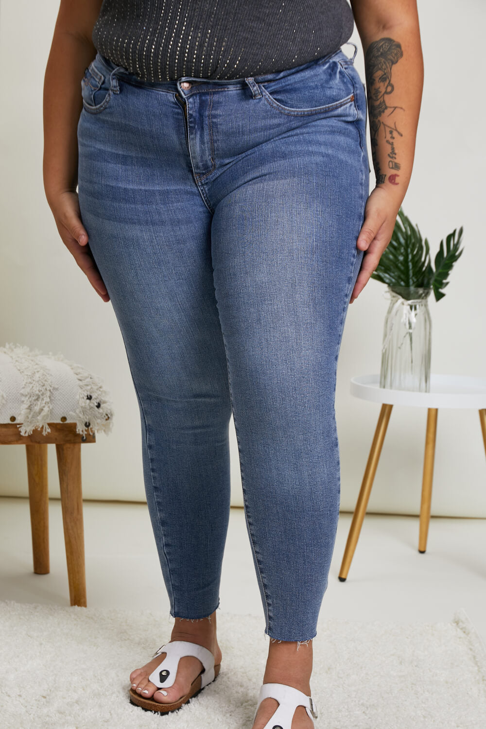 Judy Blue Gloria Embroidered Relaxed Fit Jeans