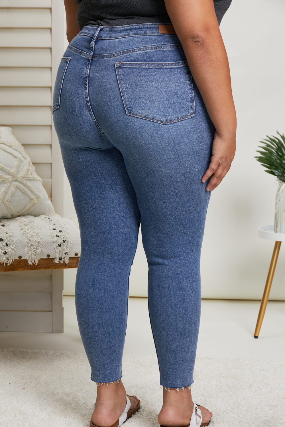 Judy Blue Gloria Embroidered Relaxed Fit Jeans