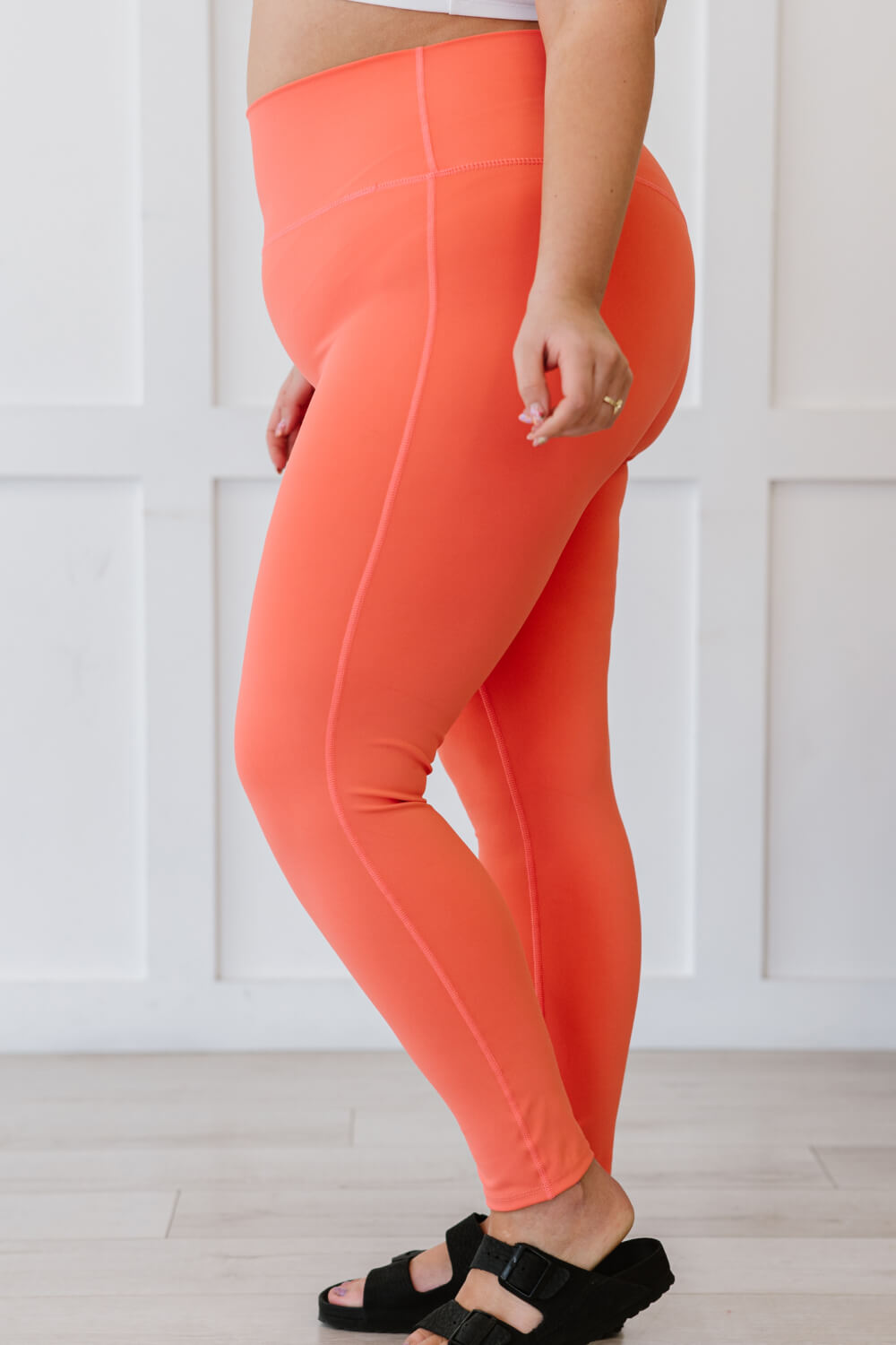 On Your Mark Leggings/ Deep Coral