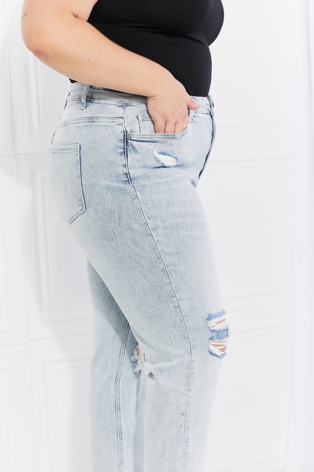 Stand Out Full Distressed Cropped Jeans