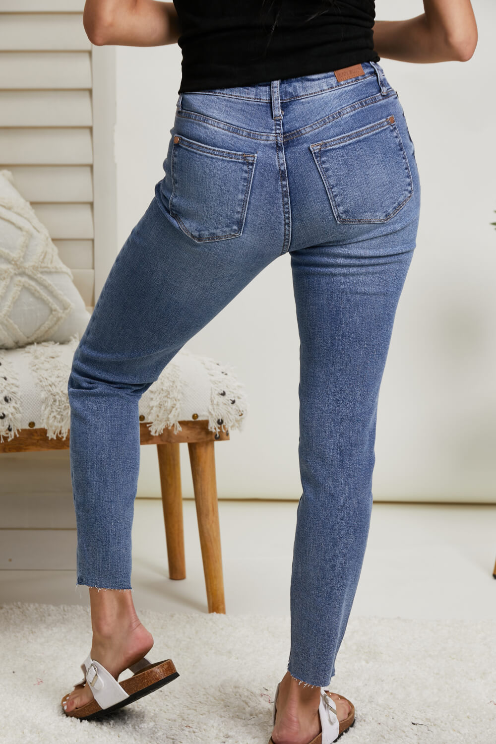 Judy Blue Gloria Embroidered Relaxed Fit Jeans