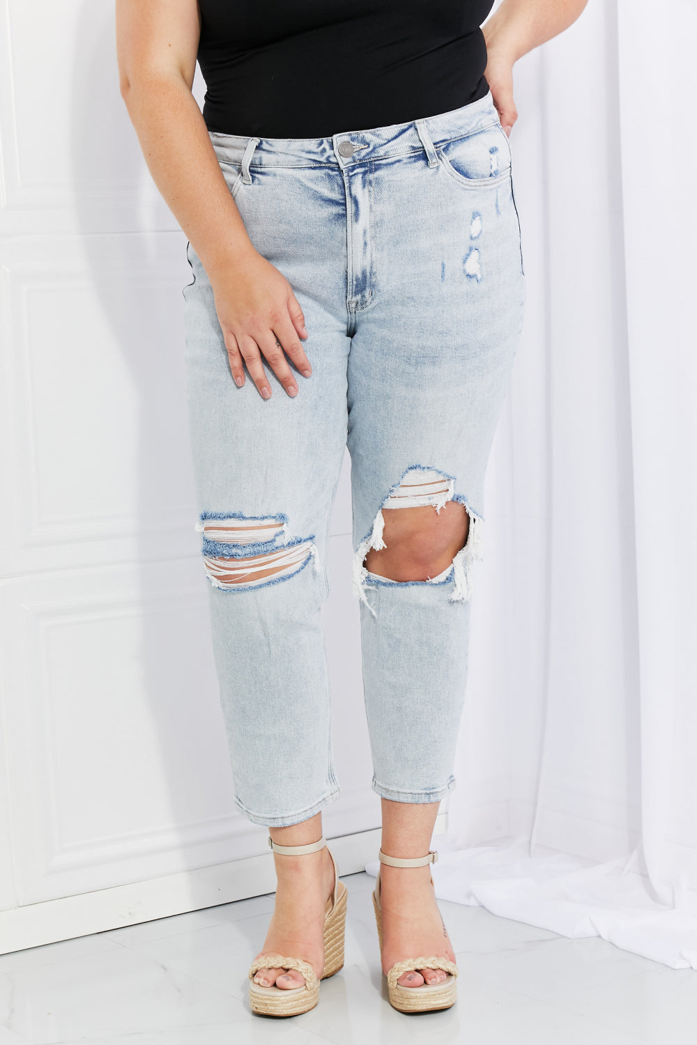 Stand Out Full Distressed Cropped Jeans