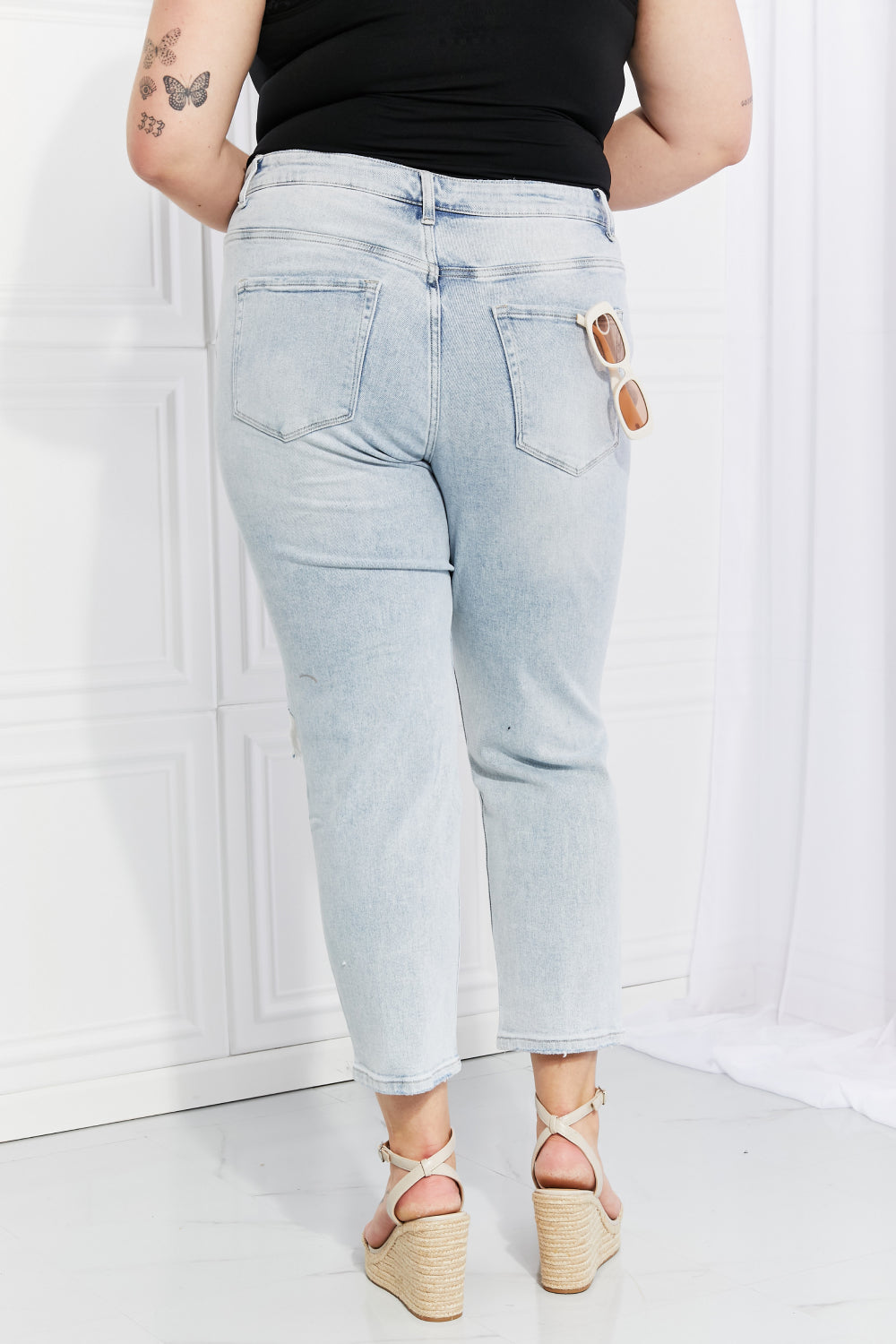 Stand Out Full Distressed Cropped Jeans