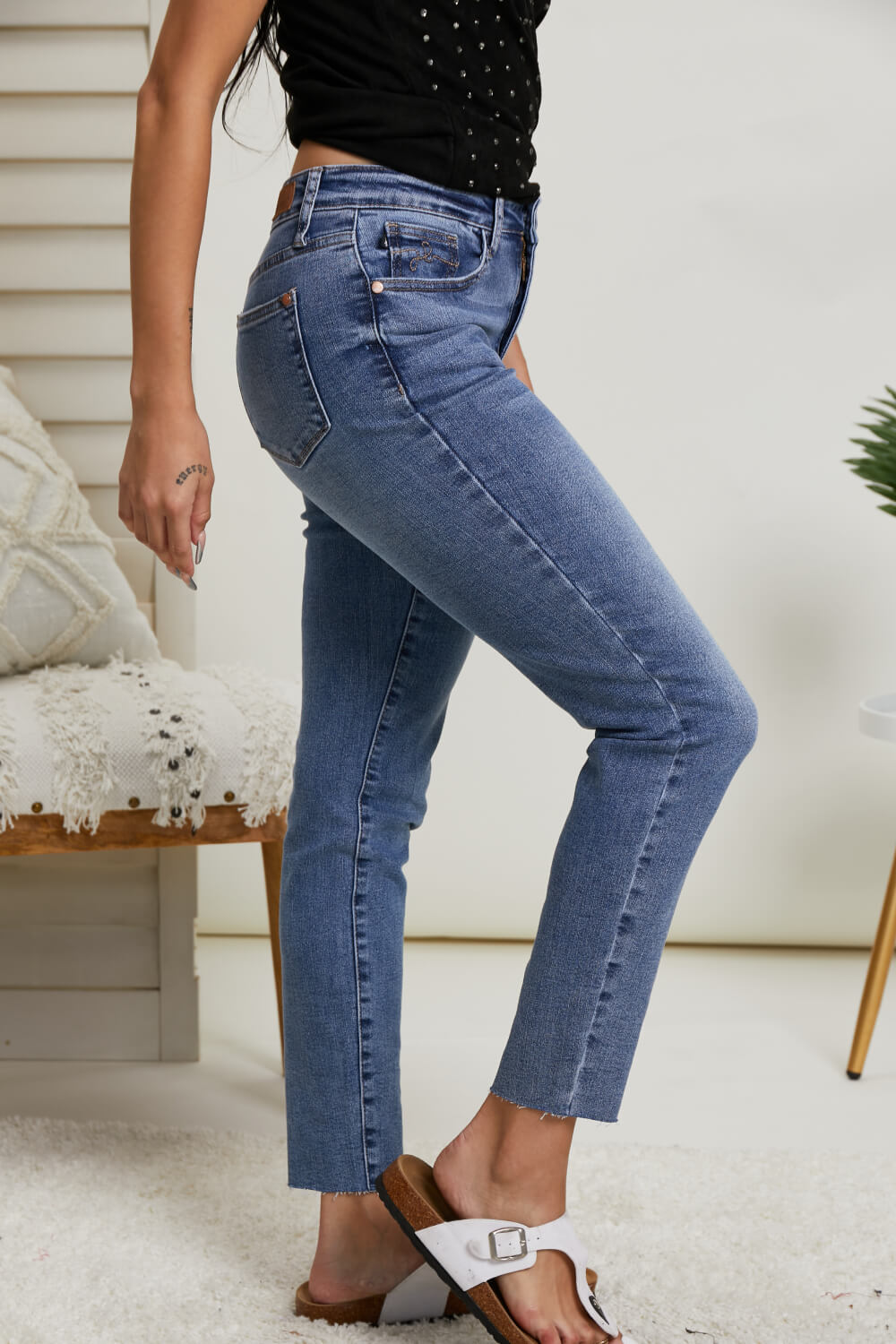 Judy Blue Gloria Embroidered Relaxed Fit Jeans