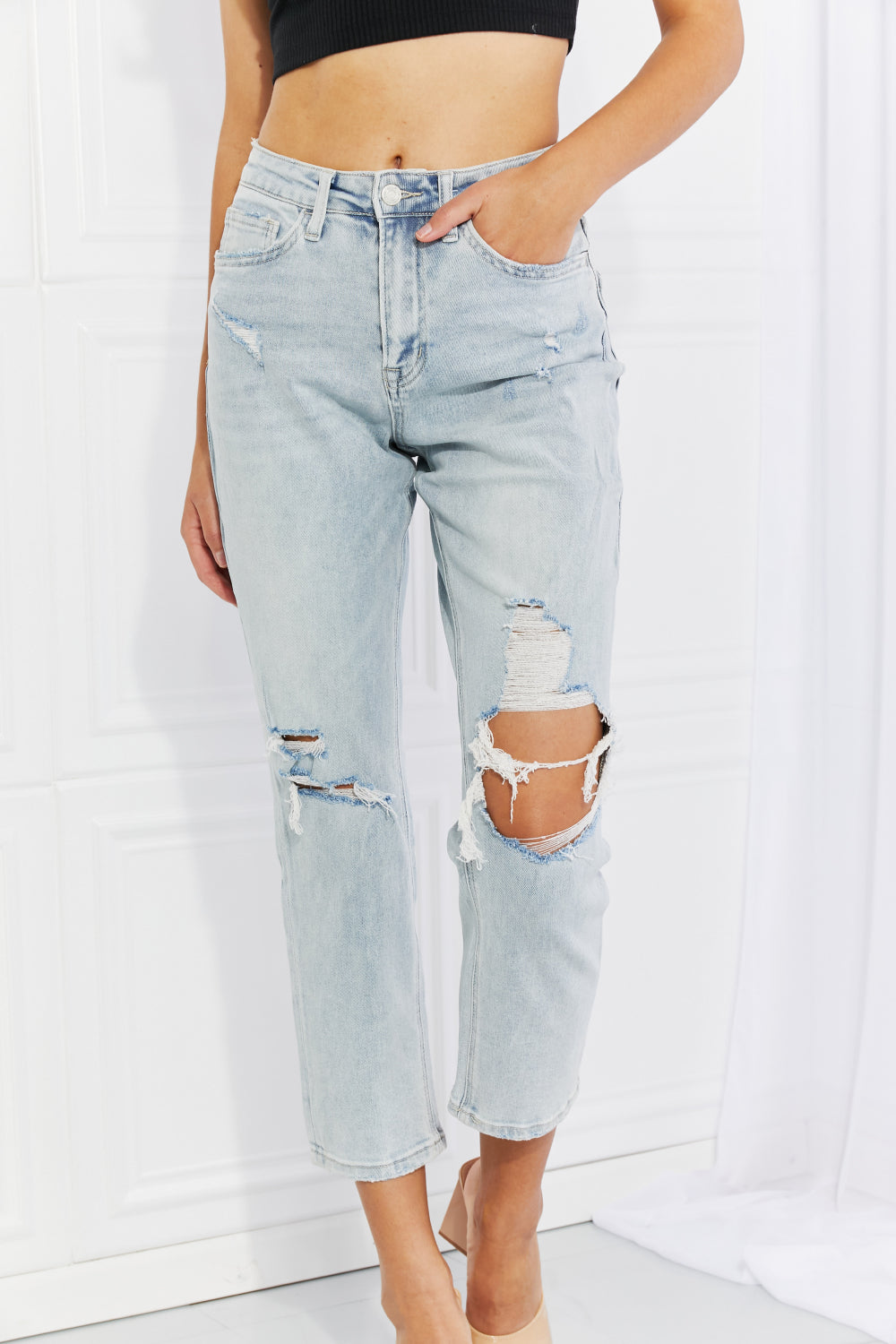 Stand Out Full Distressed Cropped Jeans